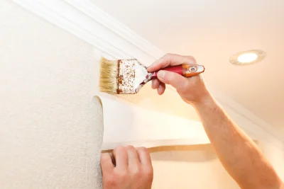 Pose de papier peint à Lichos — revêtements muraux et toiles de verre